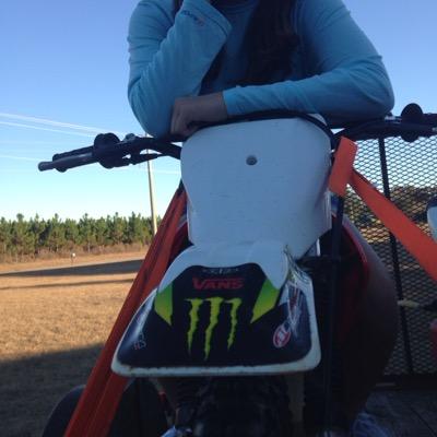 coolvibes1999's profile picture. tbh I'm never using this✌️