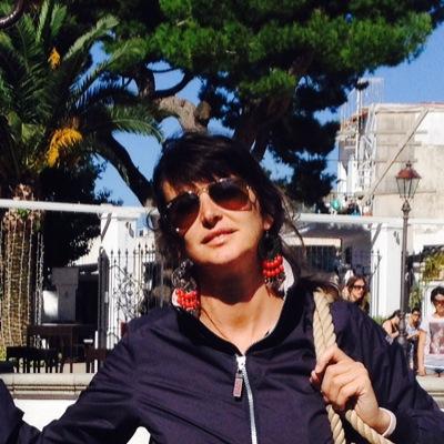 criscantons's profile picture. 