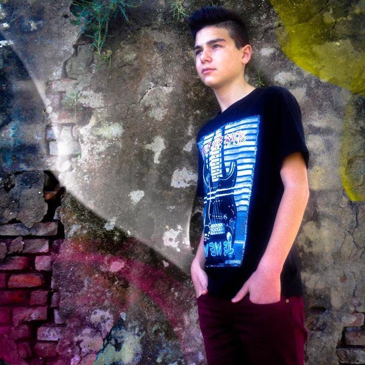 Quiero Mirar Tu Sonrisa Frente A La Mía,Quiero Ser Cómplice Tuyo Como En Toda Mi Vida..♥..No Me Preguntes Porqué Te Amo,Tendría Que Explicarte Porqué Vivo.♥