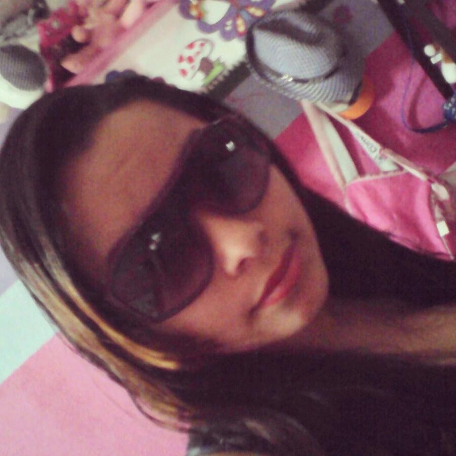 diszeme's profile picture. yolo