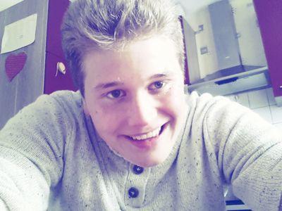 HouseHoffi_1996's profile picture. 