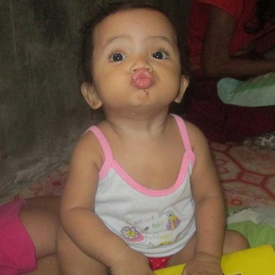 floreslisa28's profile picture. 