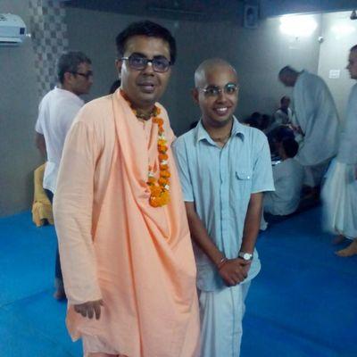 free Divine Pastimes of Sri Sri Nitai Gaur nd Sri Sri Radha Shyamsundar on whatsapp. Our number +91 9045050450 please whatsapp us.