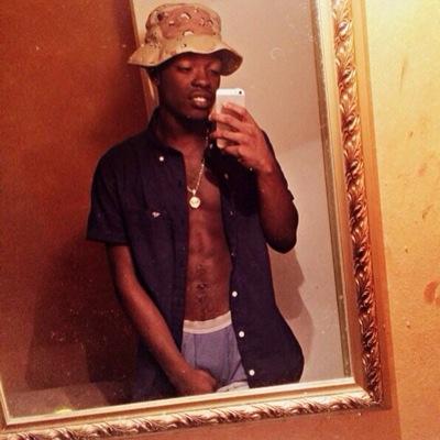rapper/songwrite/ A YOUNG_NIGGA wit a big dream thats gotta become true YU CAN CATCH ME M THE BRICKS WE THE GANG
