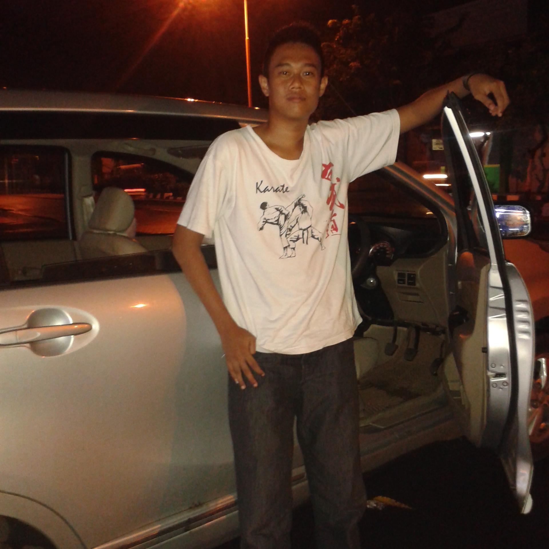 arisgarit3's profile picture. 