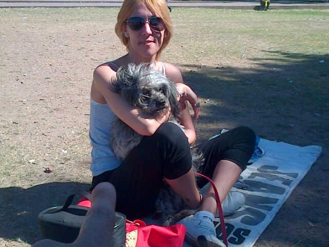 Soy Rosarina, divertida, amiga de mis amigos, simpática, celosa, escorpiana, Abogada, y amo a mi amor .......