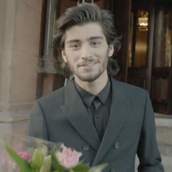 @Zaynmalik @Harry_styles @Louis_Tomlinson @NiallOfficial @Real_liam_payne @Onedirection @renner4real *fakesmile* (: !!! Always fans 1D