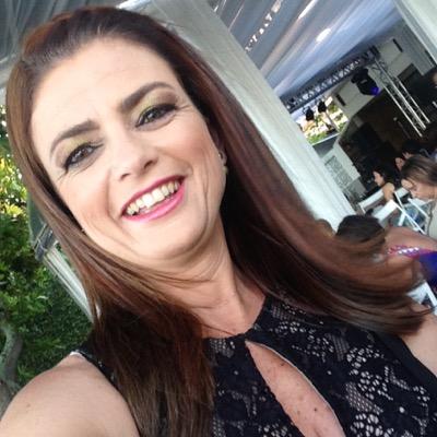 Mulher, Professora, Corinthiana, Aquariana, Apaixonada, Amiga, Fiel, Família, Mãe de Vitória e Gabriel