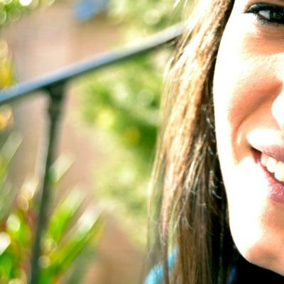 CarolinaDomnech's profile picture. Al Oeste en Filadelfia crecía y vivía sin hacer mucho caso a la policía. Jugaba al basket sin cansarme demasiado porque por las noches me sacaba el graduado...