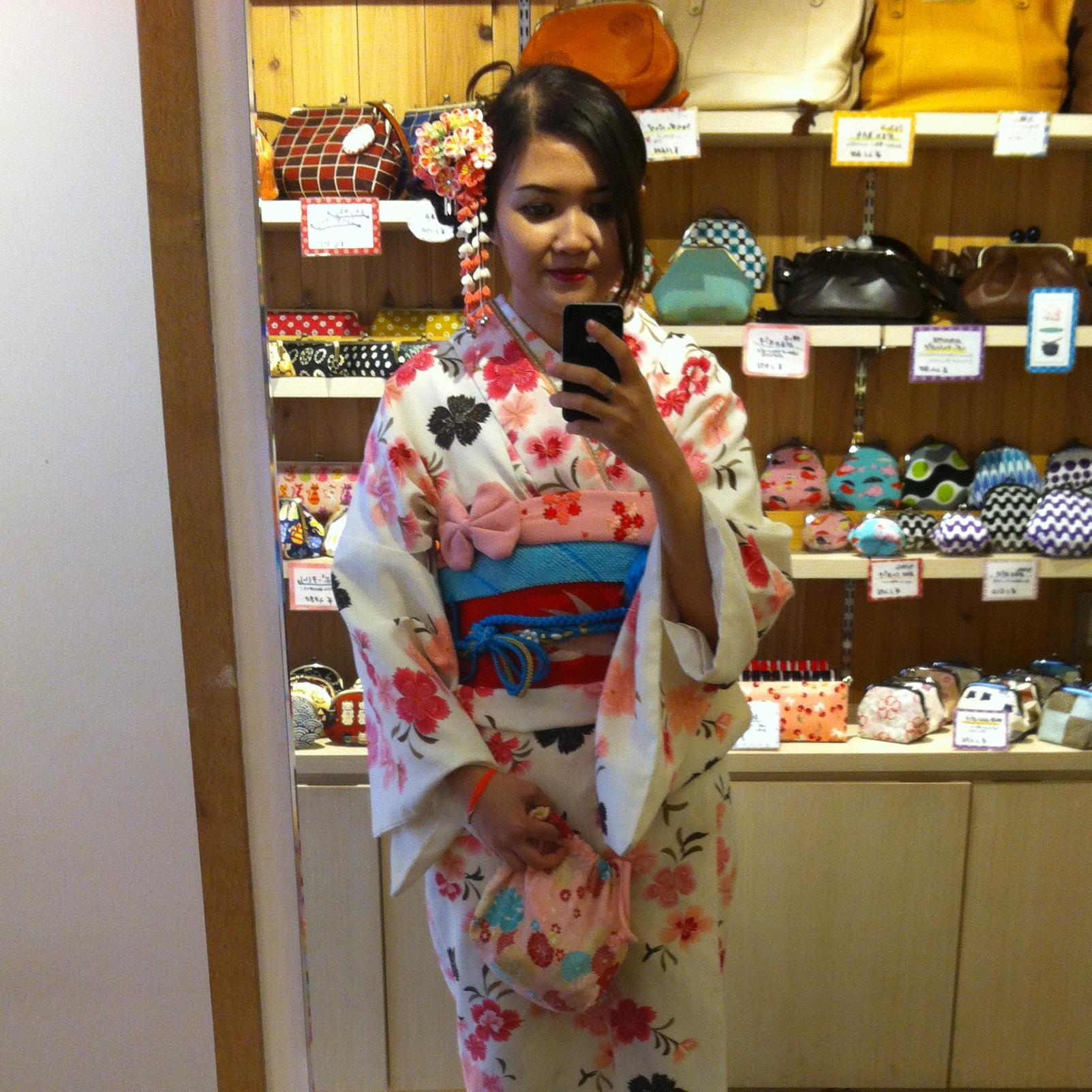 ARnetNeto's profile picture. Traveler || career woman || ibu2 hepii