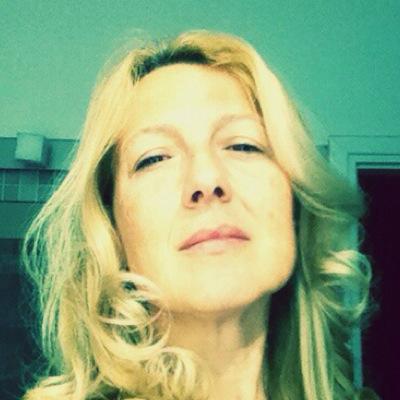 annaborrelli17's profile picture. Autrice di manuali sul fai da te. Artigiana d'eccellenza. Tutor televisivo. Artista per vocazione. l'Arte e' il mio ossigeno.