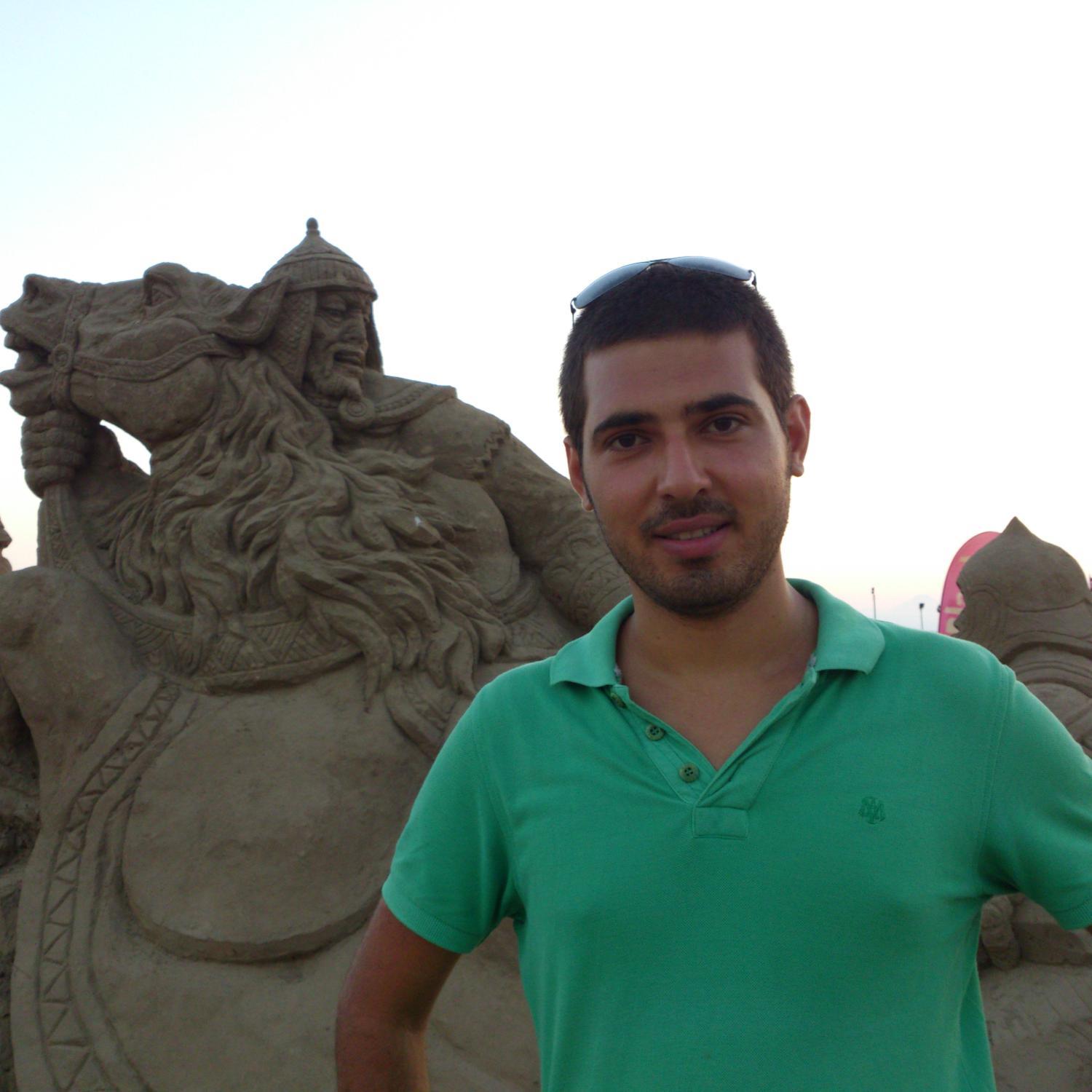 yildirmonur's profile picture. 