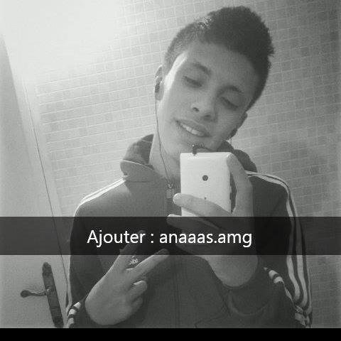 Je fais des Tweets de fou qui font Dahak (rire) !  
Follow Me tu le regrettera pas ! :) Je Follow Back direct :).