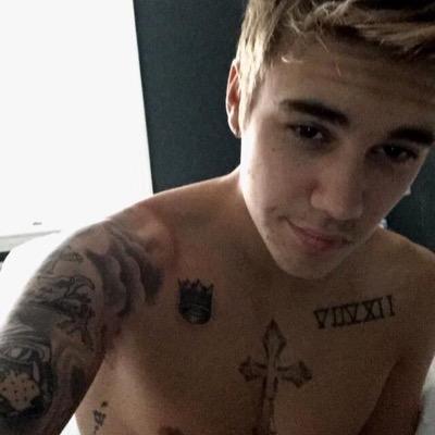 tava jogando poquer com o capeta e apostei minha sanidade mental eu perdi e hoje eu tô aqui sendo fã do justin bieber.