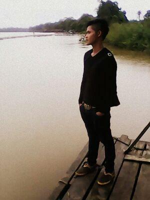 Selalu mencoba bangkit dalam tekanan hidup.. :)Keep smile tea haha