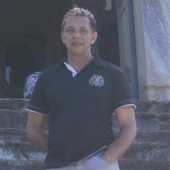 Mineiro, católico, atleticano, virginiano, alegre, gosto de estar com os amigos, sair e etc.....