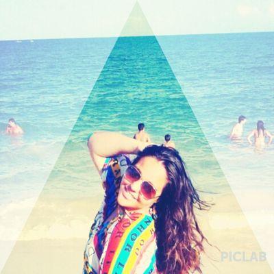 E é de você que eu lembro quando falam de amor. É em você que eu penso antes de dormir. É você que eu imagino ao meu lado daqui a décadas. É tudo você. ზ