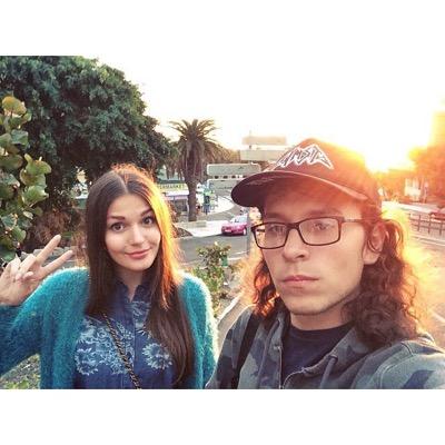 happytohell's profile picture. sick