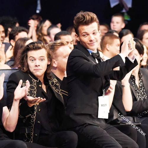 ✌ #LarryIsReal.... ✌