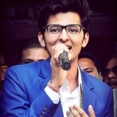 Gujju boy darshan FANS PAGE @darshanravaldz SINGER,COMPOSER, GUITARIST, LYRICIST, ACTOR. one and only multitalented Darshan gabbu raval follow