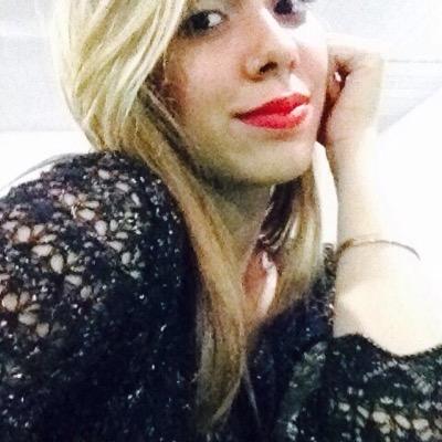 Ela não é do tipo de mulher que se entrega na primeira.Mas melhora na segunda e o paraíso é na terceira.Ela tem força, ela tem sensibilidade, ela é guerreira.