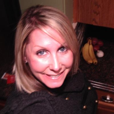 LME, specialized in chemical peels & skincare. Foodie, CARDS fan, animal lover, all things summer, wannabee beach bum