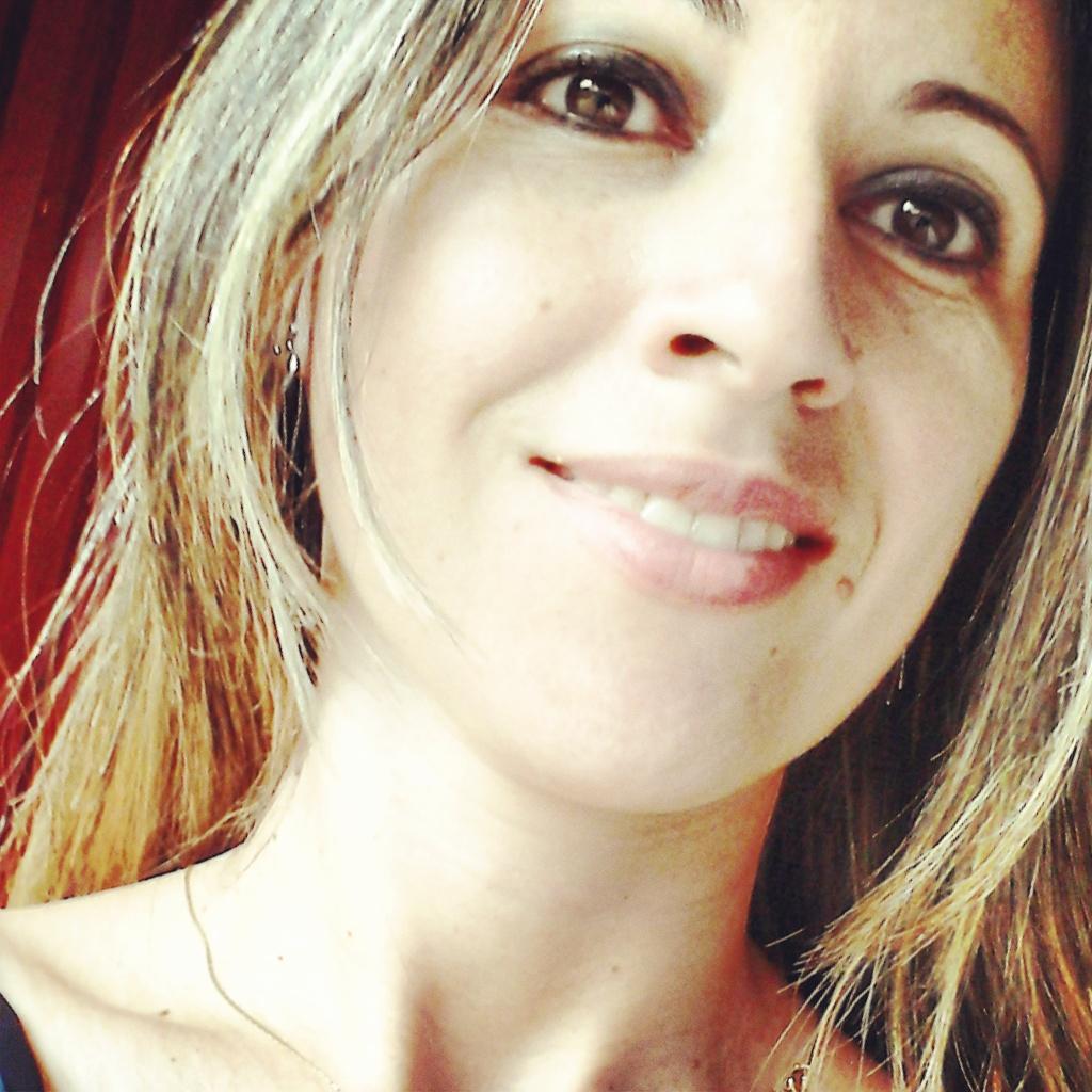 Falar sem aspas, amar sem interrogação, sonhar com reticências, viver e ponto final.