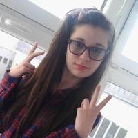 Elizabeth Lucker - @EmaEmarka Twitter Profile Photo