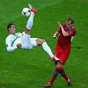 サッカーの神業プレーをご紹介！　あなたは神を目にする！