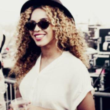 prometofly's profile picture. fui ver o clipe Quero Você e tive um orgasmo com o 'uhuul' dos mino e acabei voando, pqp