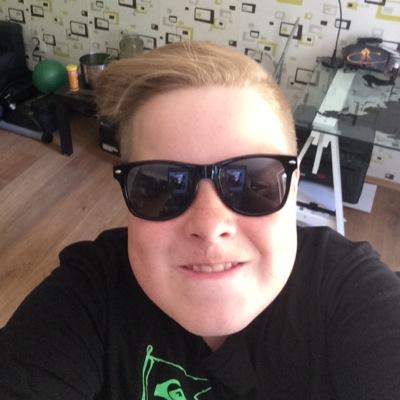 Čau se. Chuck a sem z ČR mam Yt channel a sem veliký parmen na všechny zařízení od Sony myslím PS.
