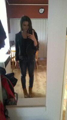 Hi!I'm from Hungary.I'm 14 years old.I'm Directioner!I'm a CHEERLEADER.I'm a flyer/base in DTC Allstar team and I love it♥
INSTAGRAM:harry_girl17sister:koosevii