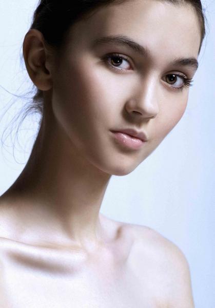 Hi all, I am a model and like photography a lot. I love to sing, dance and paint.