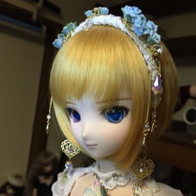遊び相手は主にボークスDDで敬虔なS胸信者です。 ドールディーラー ”POM PAR DOLL”を主宰し、少しHでオトナかわいい衣装の企画デザインやアクセサリー製作も担当。 辺境の美し國三重在住ですが独逸製ポケット戦艦、広島製高速巡洋艦、浜松製小型強襲揚陸艦らを駆使し、首都圏へ頻繁に出没します。#pompardoll