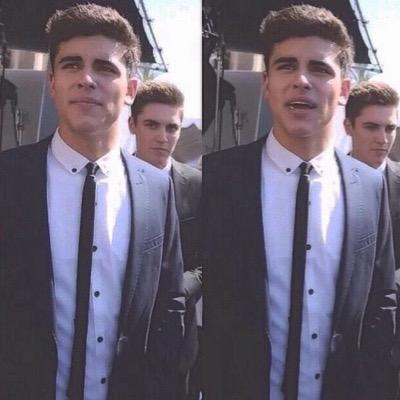 i just gave you a free follow :) please follow my main: @wilkismadaddy or I unfollow ❤️ ask for a follow back if you want xx