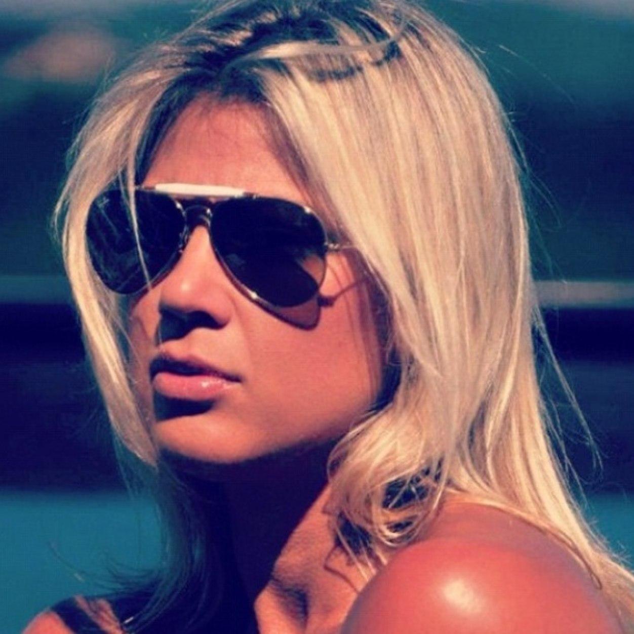 Ex panicat , uma pessoa feliz q adora estar com a família e amigos :-)