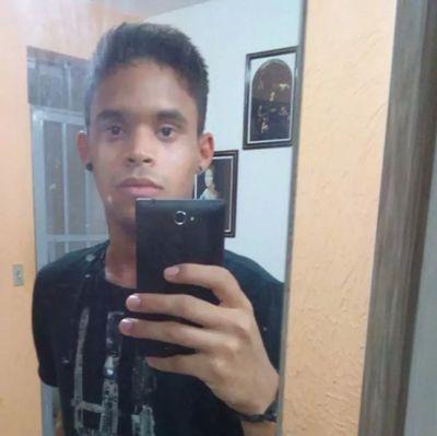 nome Leonardo, sou uma pessoa tranquilo,tenho poucos amigos, não aceito preconceito, racismo, homofobia. sou ateu. Amo trance, trance psicodélico, reggae roots.