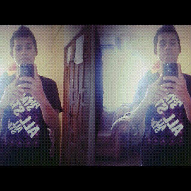 Especializado en Robar Sonrisas por la calle... Vivan la vida a lo loco, No Creo en Nadie :$