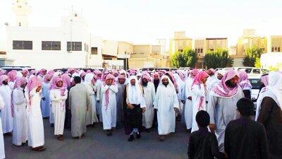 اوالي المؤمنين وأتبرأ من الطغاة واعوانهم واستغفرالله عماسلف