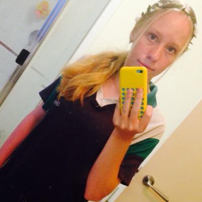 Hey guys im from australia and it would be nice if you follow me i will follow back ❤️
