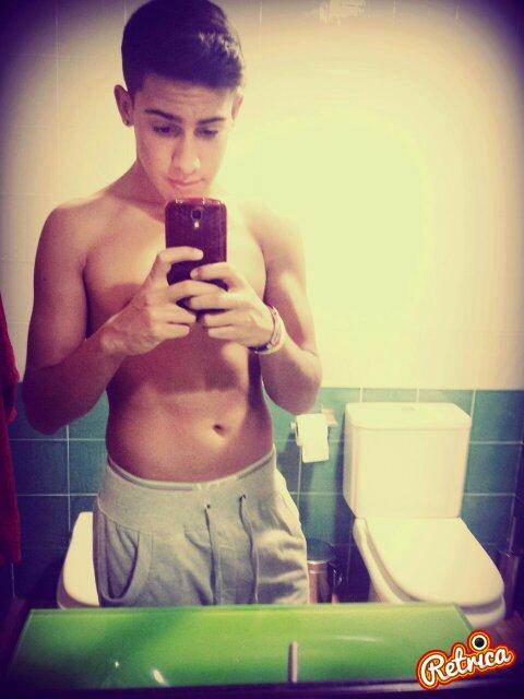 15 años dando guerra y siendo borde y los que me quedan ;) ~ sonriendo siiempre , el motivo?? ELLA mii gordiica ♡ la mejor del mundo :) laa amooo @princesah_19