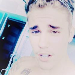 justin not follows