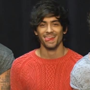 PLEASE FOLLOW @toxic_zayn THANKS SOO DO NOT FOLLOW THIS ACCOUNT