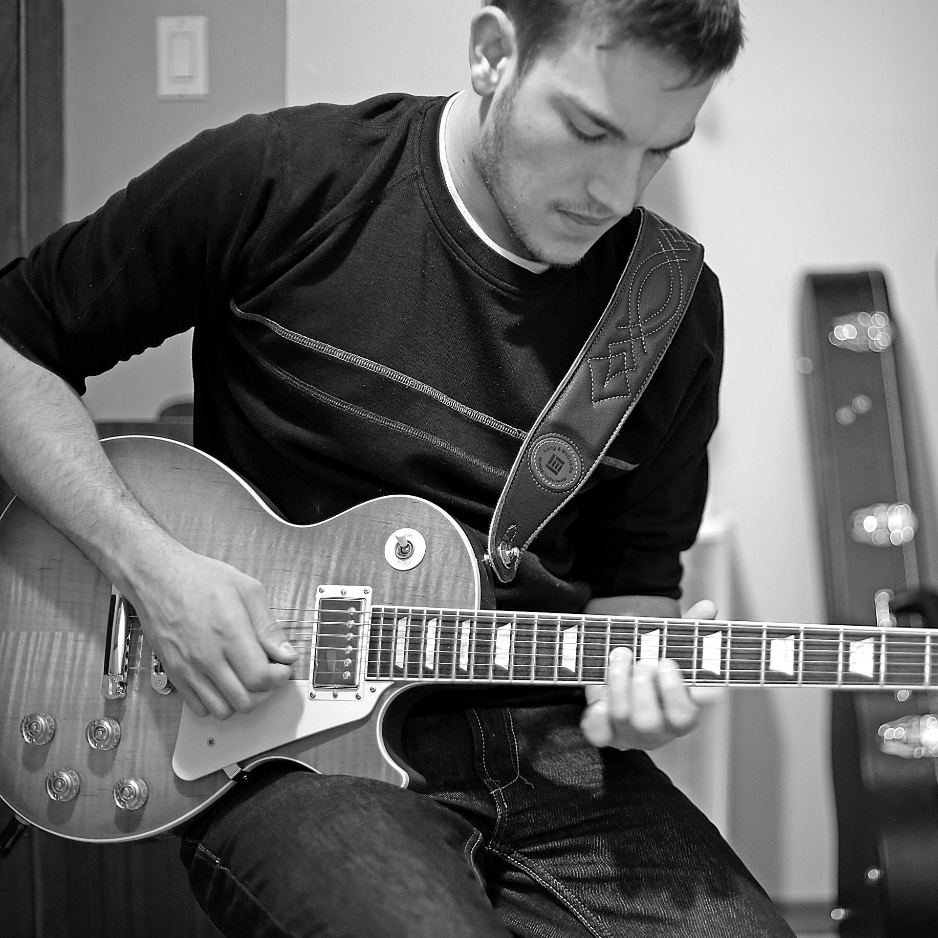 cerealboles's profile picture. I make mean egg burritos and play guitar in @amonglegends519