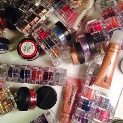 Glamorous Chicks Cosmetics is a mineral makeup company specializing in sophisticated, effective and beautiful makeup artistry.