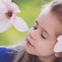شؤؤؤق..
قلبي كبير عشـقٍ كثييير مآلهـ أخيير شوووٓق
هوااك ..
أحتاج لهـ أتنفسهـ أنا أعشقـ ـه هـوآآآك