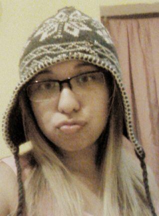 Ariana, Universitária, Gamer e Humorista de roda de amigos.
