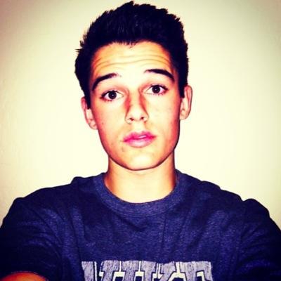 Karlos Hernandez, mi nombre es con K no con C :c tengo 17 años, me gusta CD9 n.n y   mi novia :P.