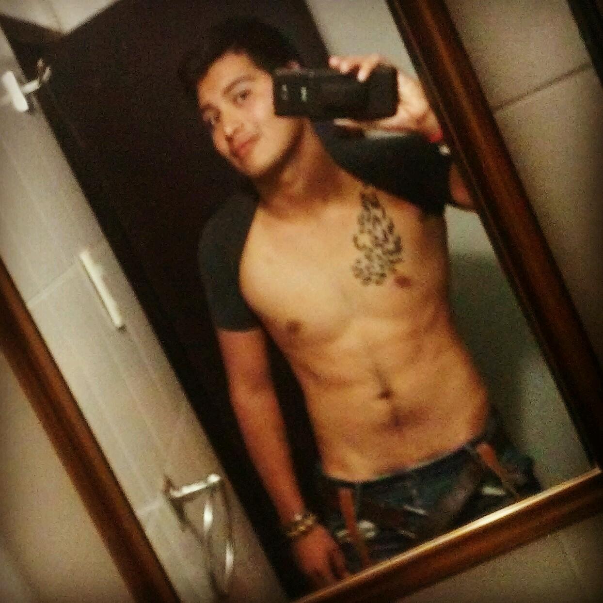 atu lado solo veo felicidad :3