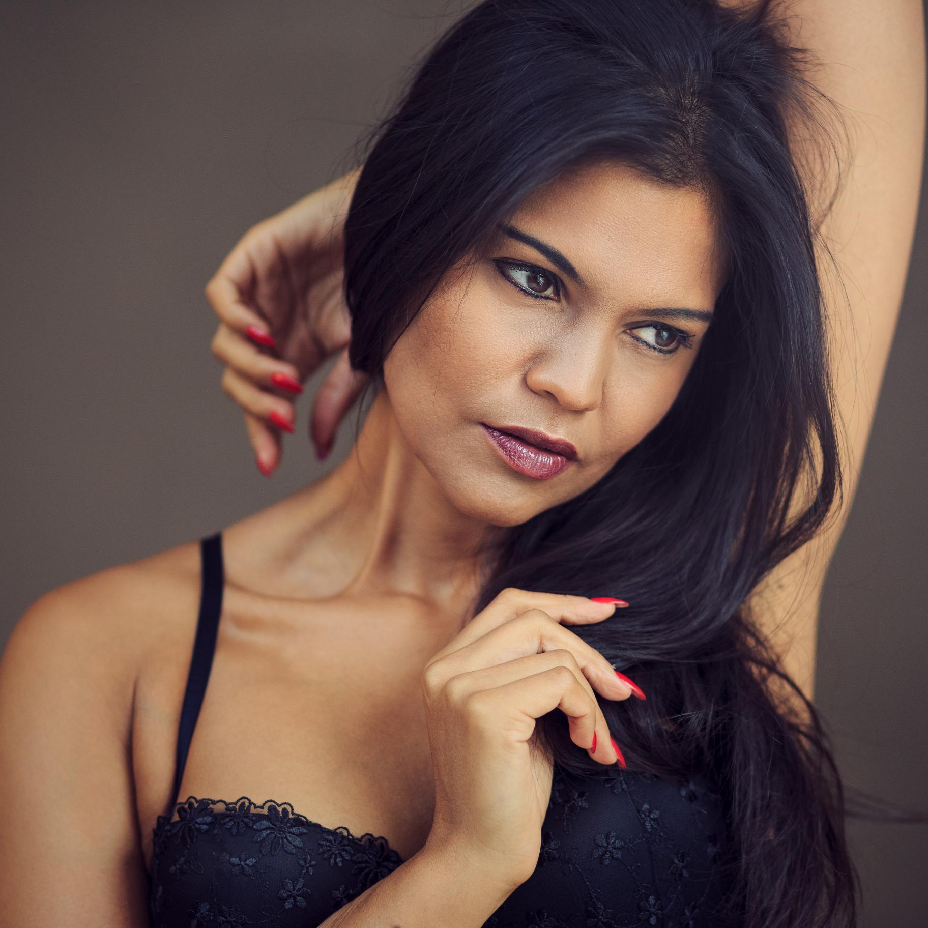 Published Model Latina/Asian 34D-26-36 86cm-66cm-91cm 58.5 174cm model bookings: Shootjasmine@gmail.com